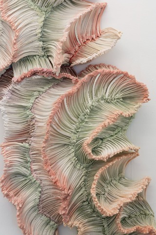 Gewächs IV (Detail) 2025, Handshaped porcelain elements, dyed nylon textile, tied, Photo Thor Brødreskift