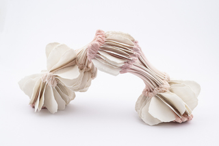 Flex V, 2025,  Handshaped porcelain elements, dyed nylon textile, dyed, 35 x 18 x 20 cm, Photo Thor Brødreskift